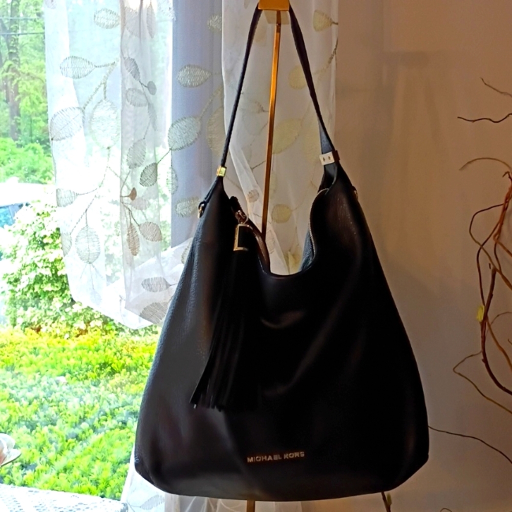 Michael Kors Black Leather Women's Bag.Very Good Condition.Clean